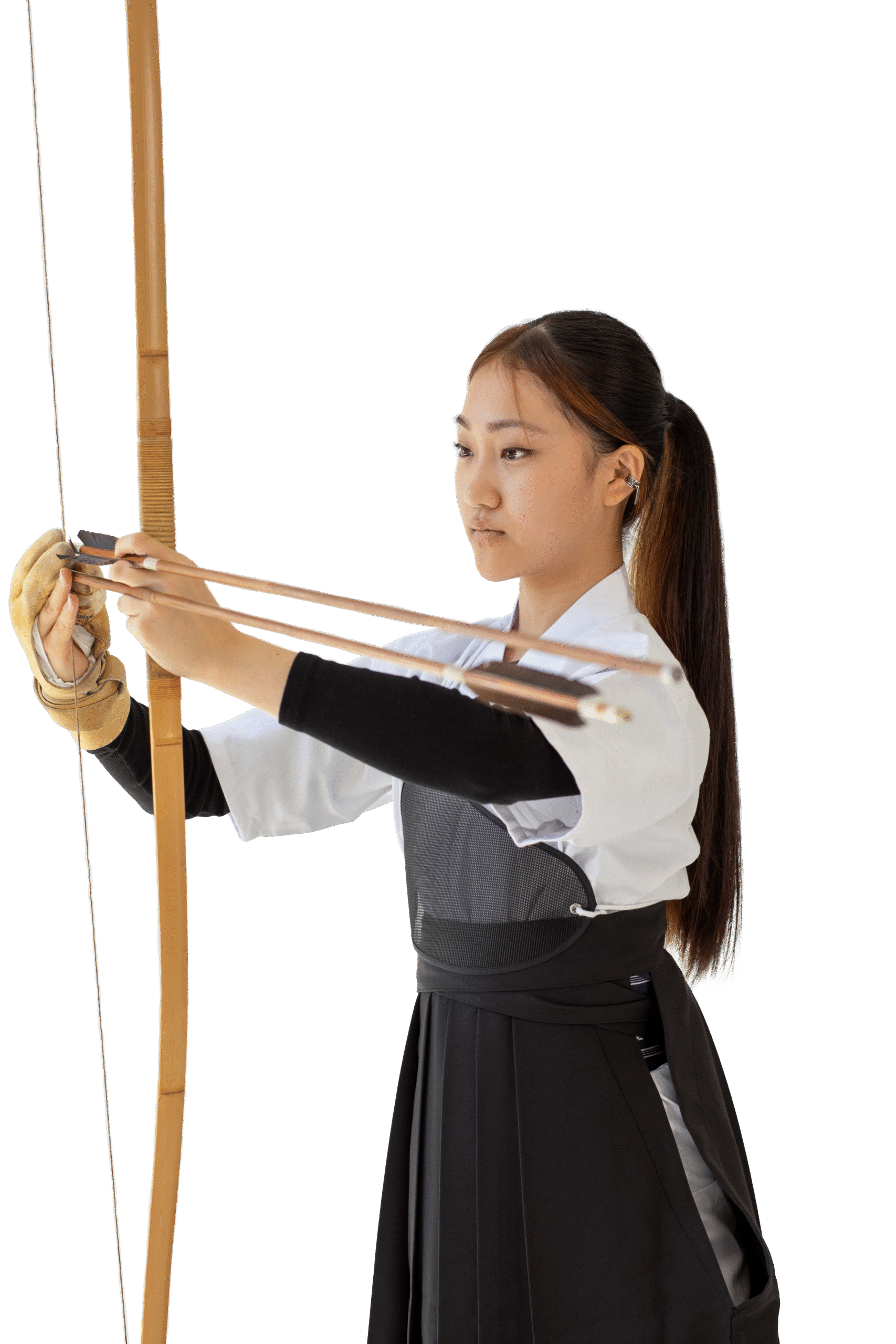 zdjęcie osoba nakładająca strzały na łuk